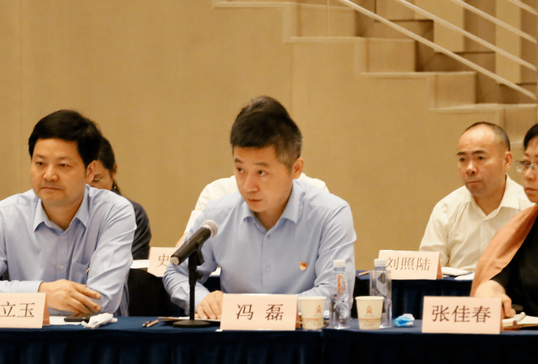 上海音乐学院党委副书记曹荣瑞,党委常委,副院长冯磊,区委副书记