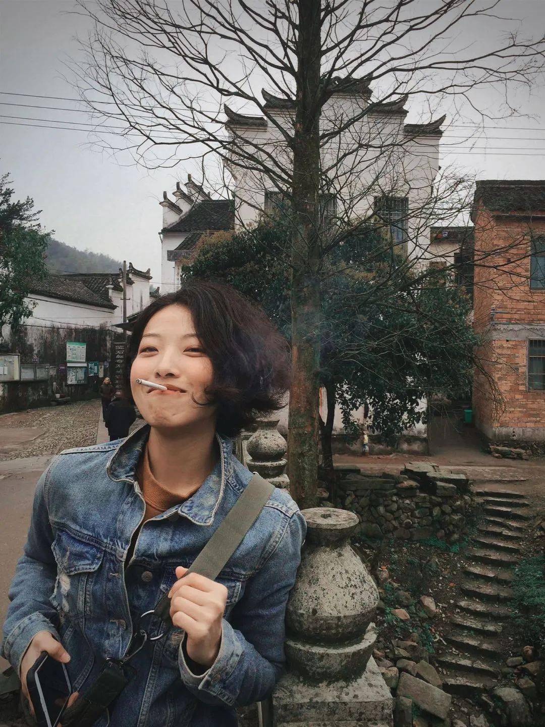 路雅婷你的左腿真细右腿也很细