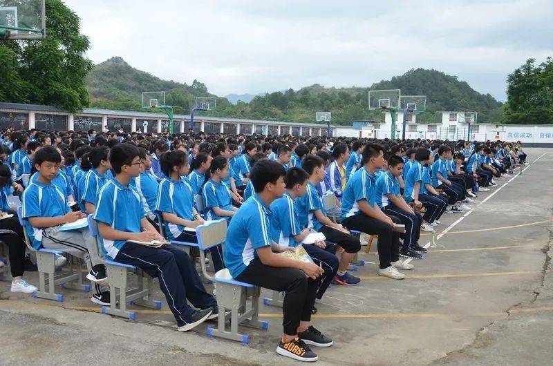 兴安县人民法院联合县人民检察院走进兴安镇初级中学开展法治暨禁毒