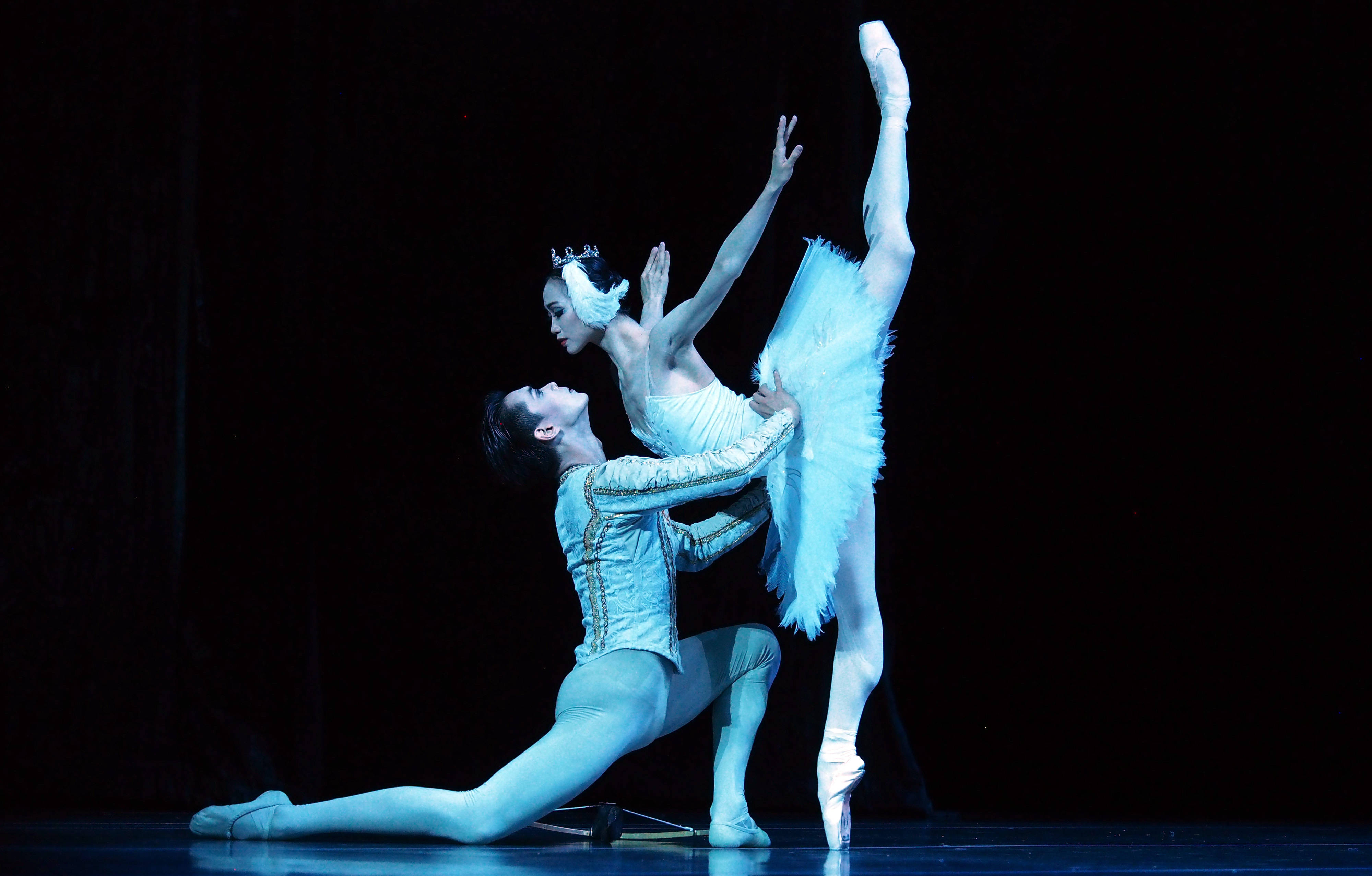 当晚,在演出停摆近五个月后,上海大剧院上演上海芭蕾舞团经典版芭蕾