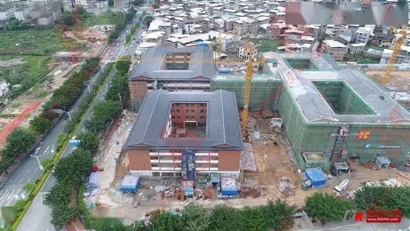 【小编探校】莲东小学天马校区项目主体大楼已全部封顶 预计将于2020