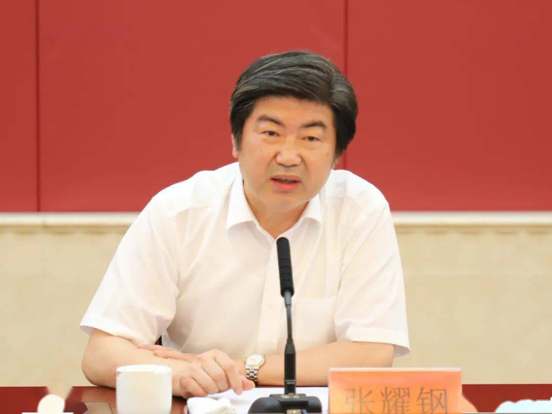 张耀钢充分肯定了财政,审计部门围绕财政决算所做的工作及取得的成效