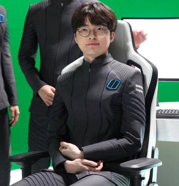 t1官宣teddy续约,机长留守烧烤摊,李总冠军能靠他吗?_手机搜狐网