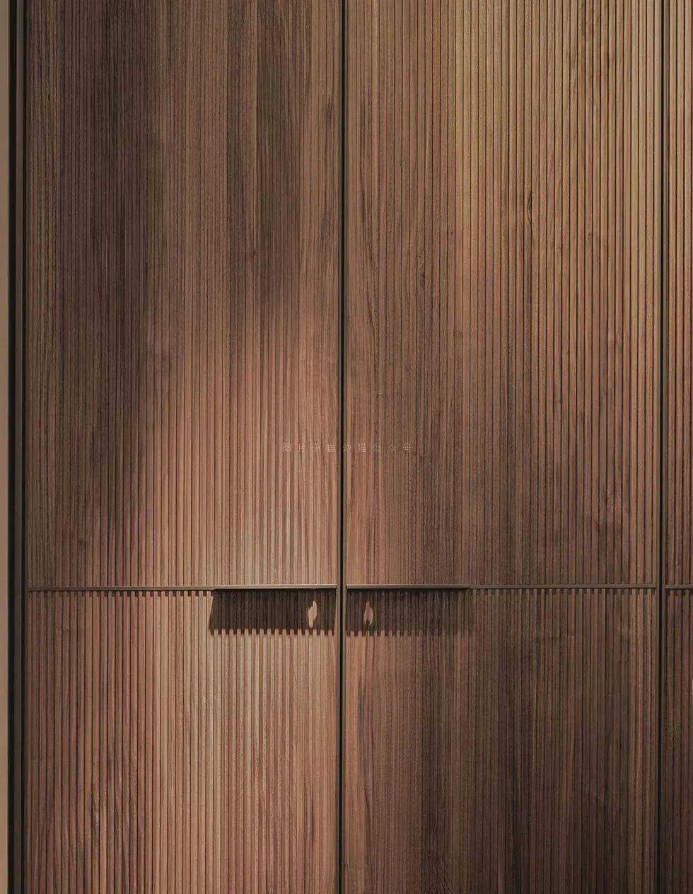 纹理质感十足的门板棕红色调相配,层层递进的视觉感,乖张灵巧的创意