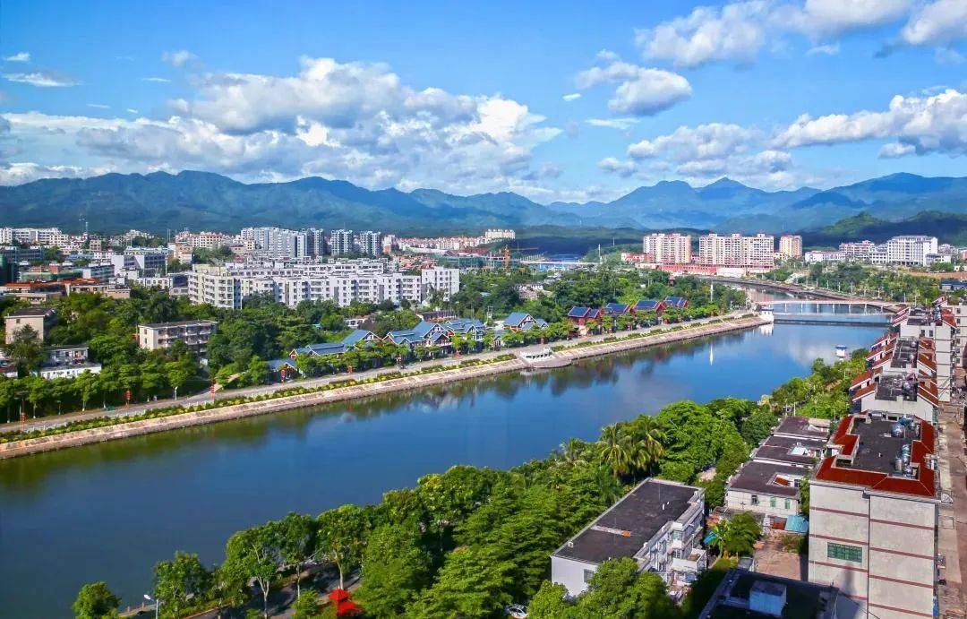 气清景明,生态宜居的白沙县城新貌