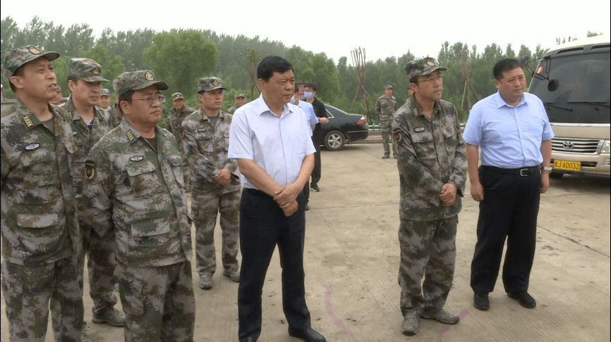 隋阳,李保泉一行先后到陈山口出湖闸,石洼分洪闸,金山坝,南水北调八里