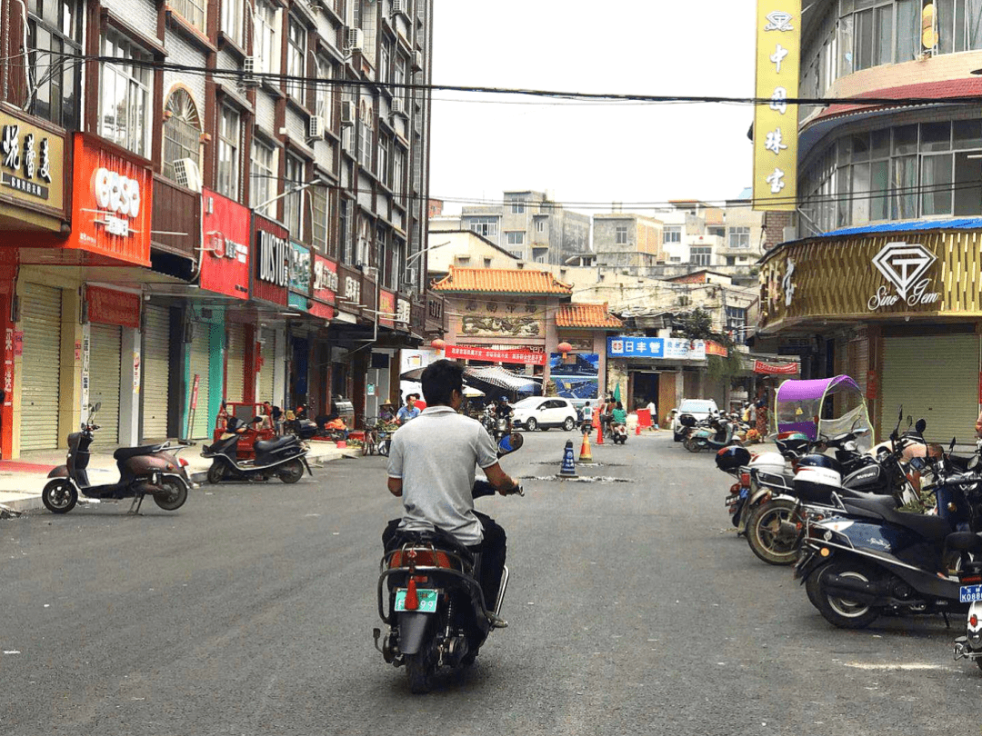 你发现了吗兴业县城的街道已经换了颜色