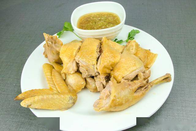 白斩鸡不能直接下锅煮,牢记这2点,鸡肉鲜嫩无比_成姜蓉