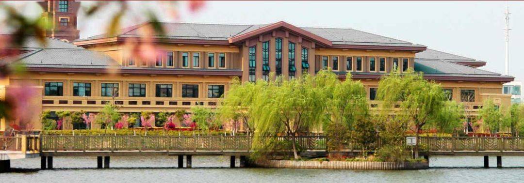 浜大小黑板61国内首家专业纪录片学院上海政法学院上海纪录片学院