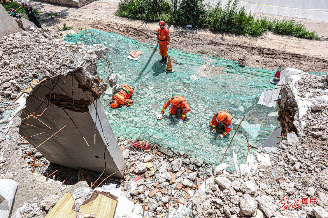 甘肃天水:举行地震救援实战演练