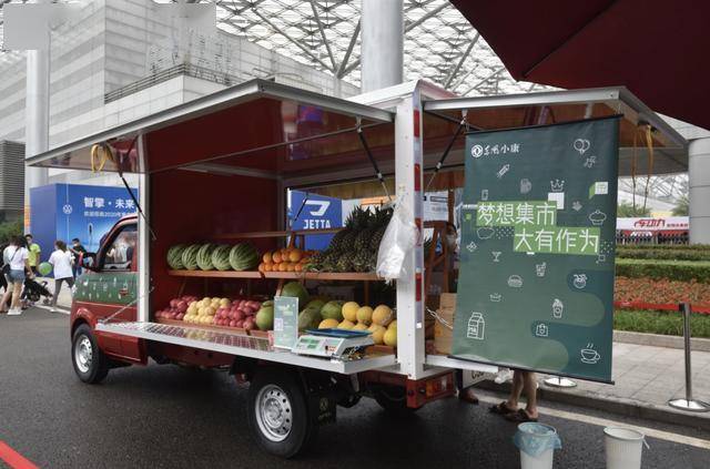 汽车销售有限公司总经理张正源就出现在东风小康商用车"梦想集市"上