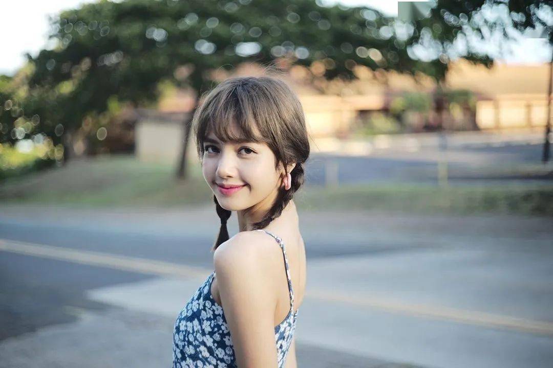 可盐可甜的lisa作为婧的导师,得到了大家的喜爱,作为blackpink的成员