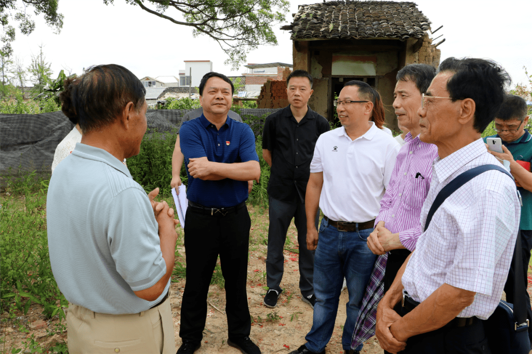 原广州市政府副市长戴治国宗亲及戴庆元会长等一行前往南雄市人民政府