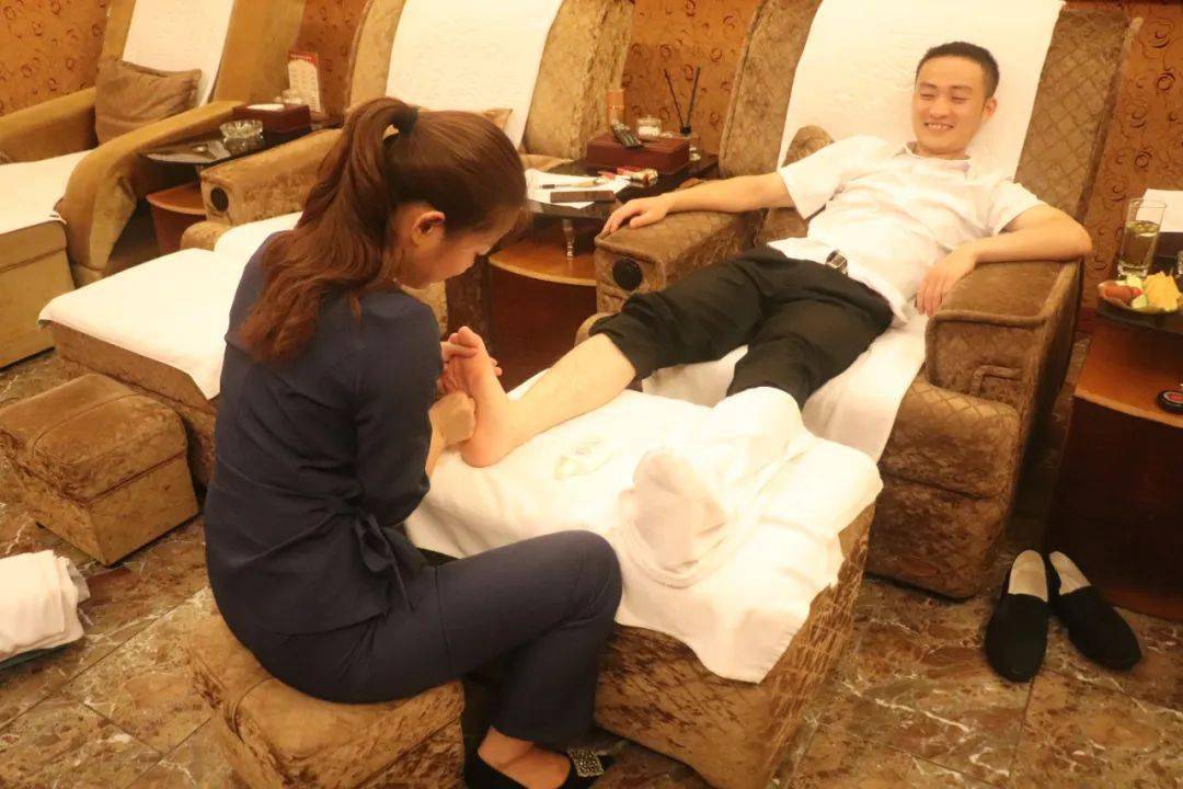 技能是立身之本,为促进足浴部员工技能交流,激发员工的劳动热情和工作