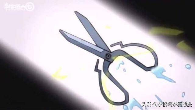 这把武器就是梅花十三送给阿七的剪刀,大家都知道,在阿七流落到小鸡岛