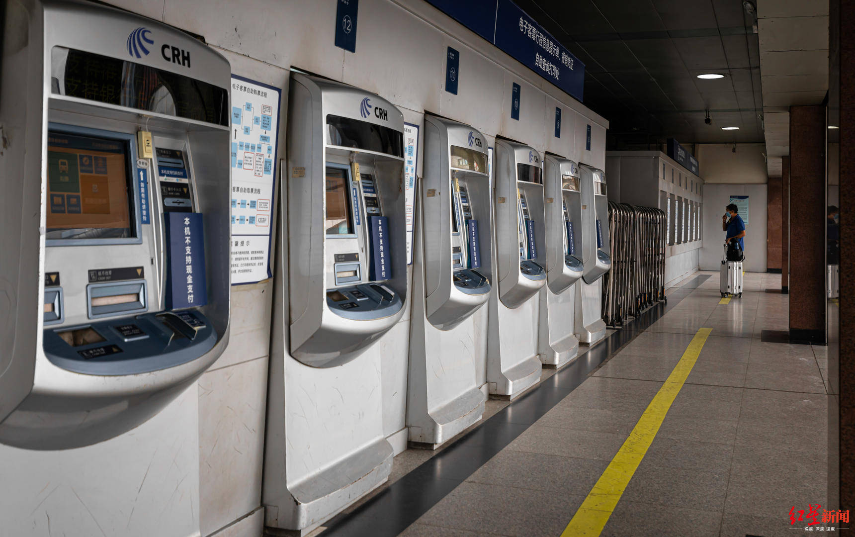 普速铁路实施电子客票首日 成都站售票处稍显冷清 两种情况下仍需打印