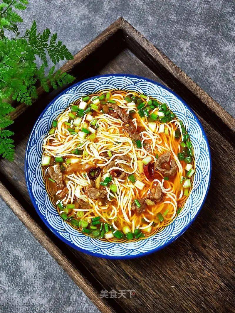 再盛入煮面的汤水,完成.