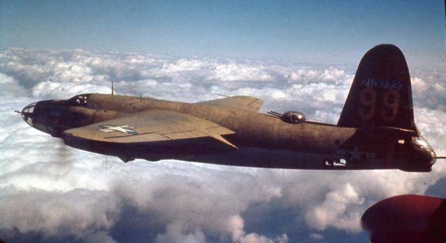 b-26"掠夺者"轰炸机,从北非到德国的壮举,在高射炮火中穿梭