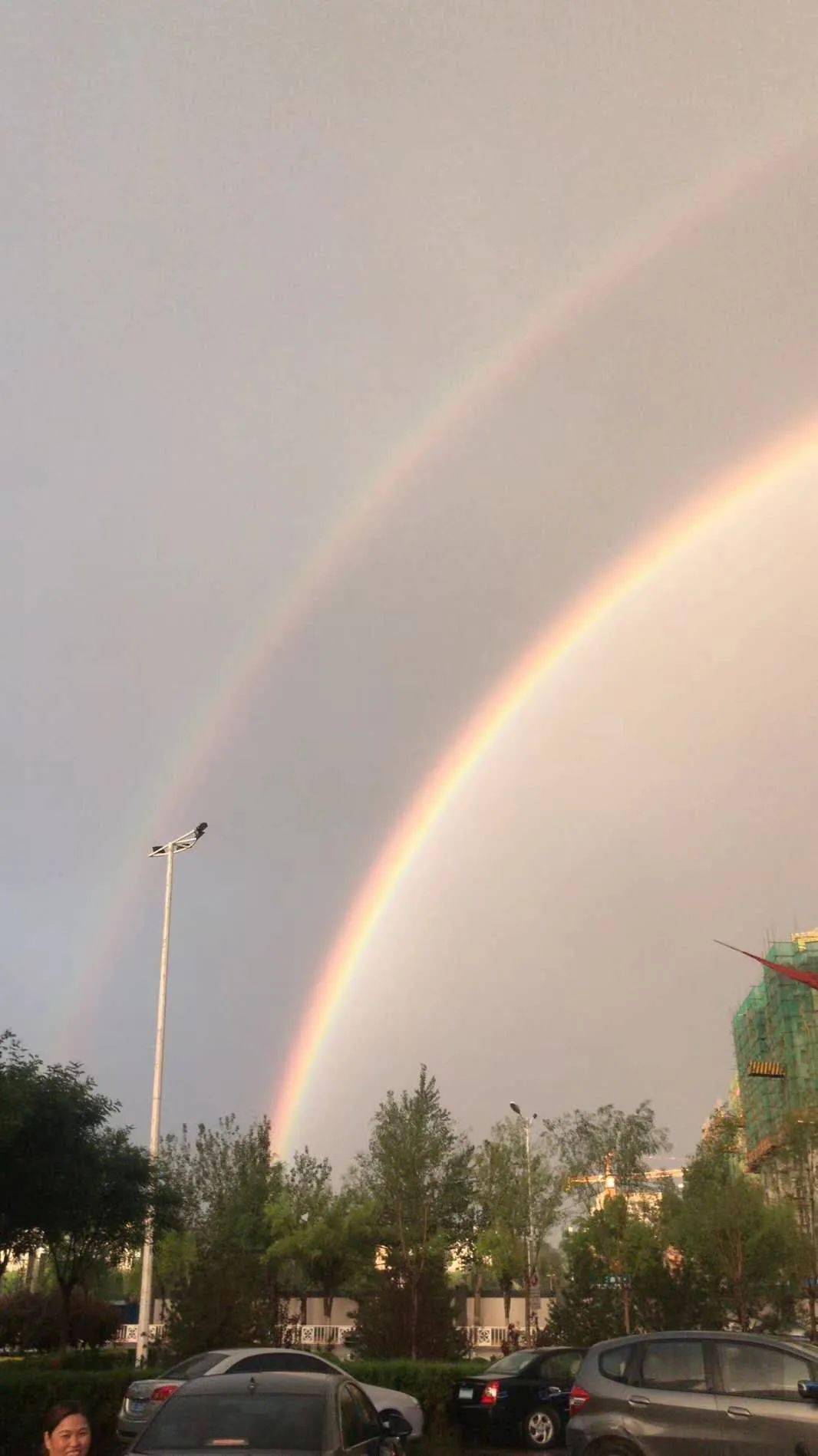 美极了!大雨过后,张家口天空出现双彩虹