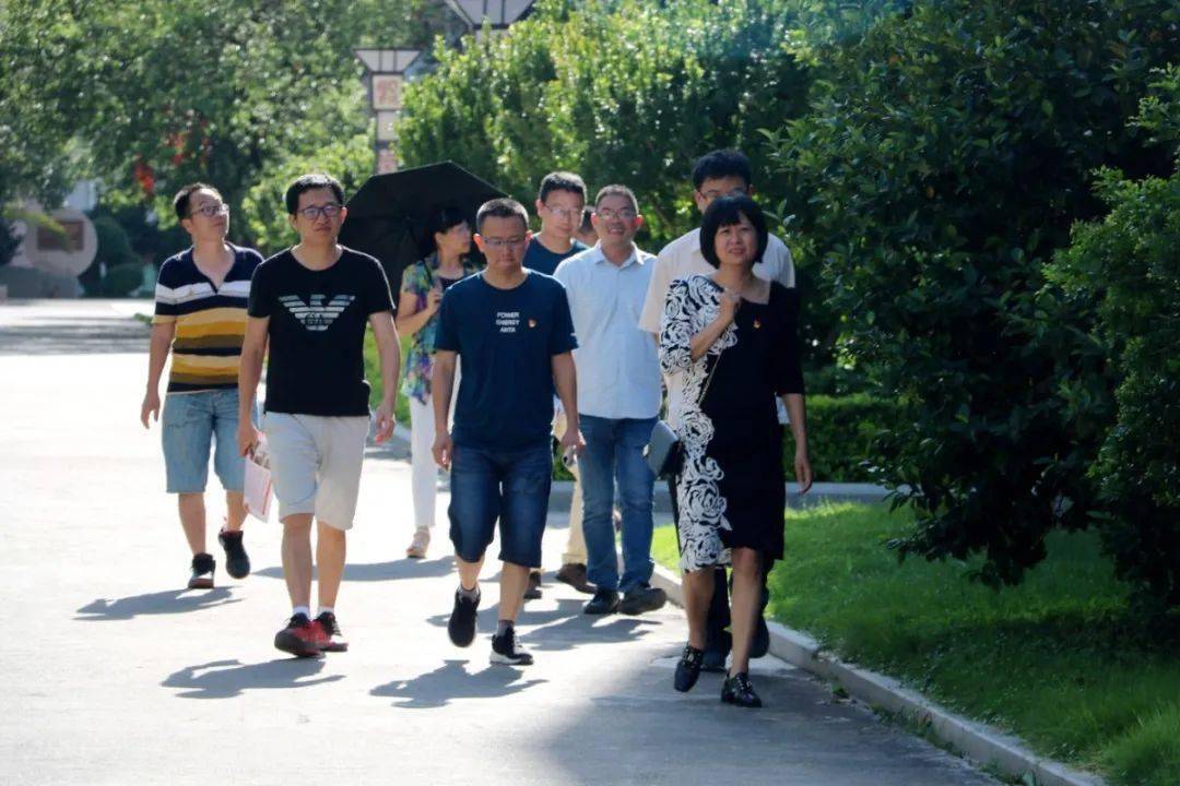 侨光中学党总支部鹏峰二中党支部开展庆祝建党99周年暨教育教学座谈