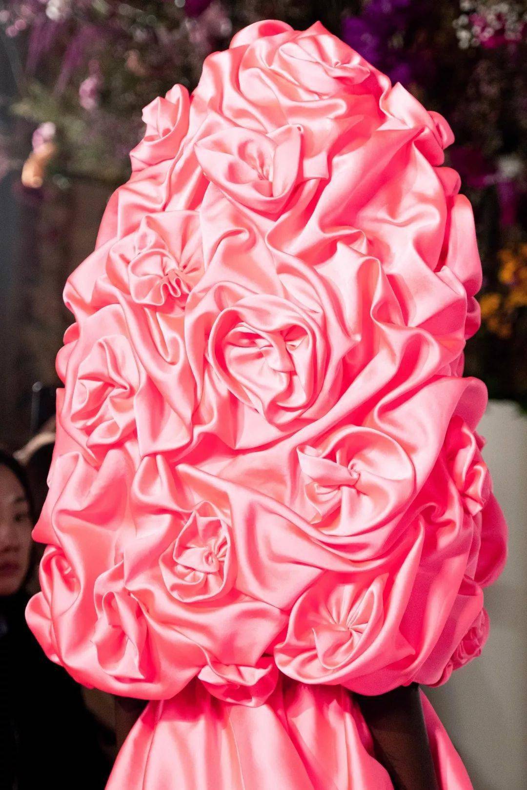 一篇让你学会手工绣缀,给你的创意立裁加加餐!