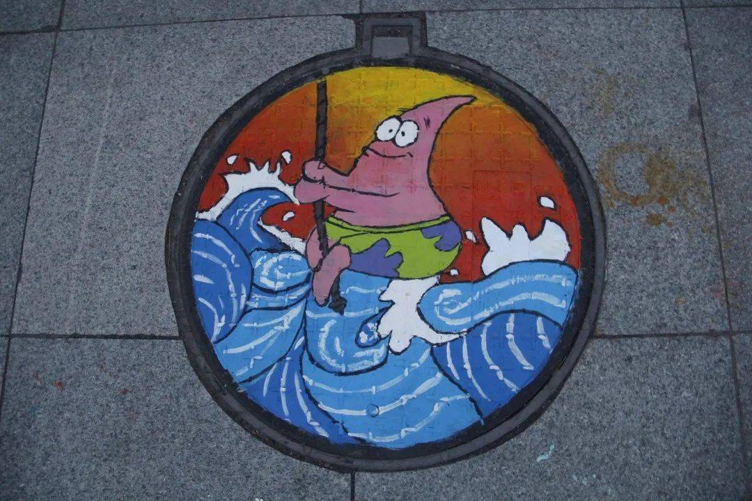 井盖涂鸦评选泰职井盖的新衣你还满意吗