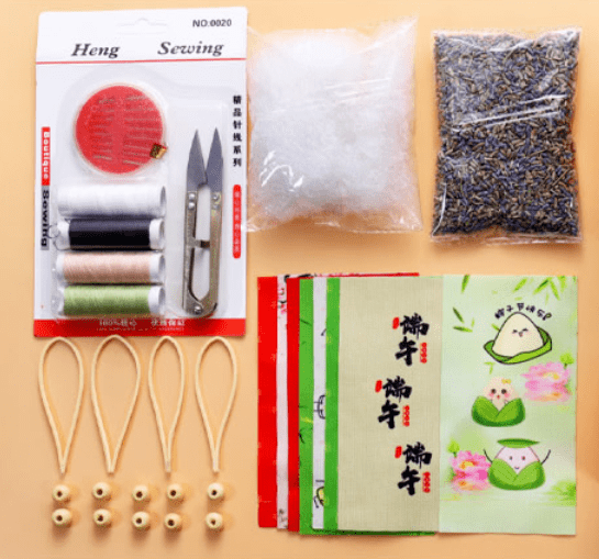 特别提醒:因成人版diy材料中包含有小剪刀,家用针等小工具,不适合小