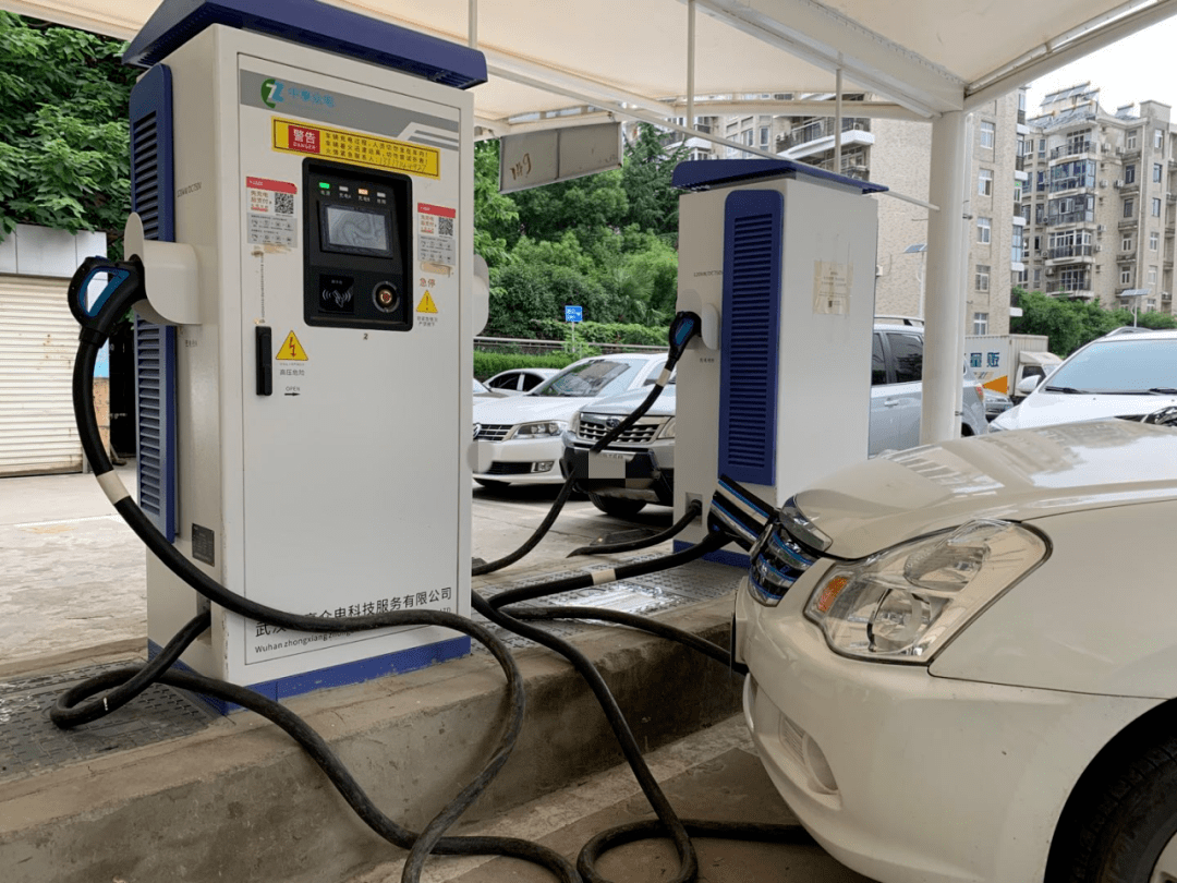 《武汉充电桩之惑》第一篇:武汉新能源汽车配套设施的种类和数量近几