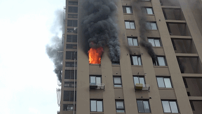 高层起火,竟然有人搭电梯逃生,结果……_火灾