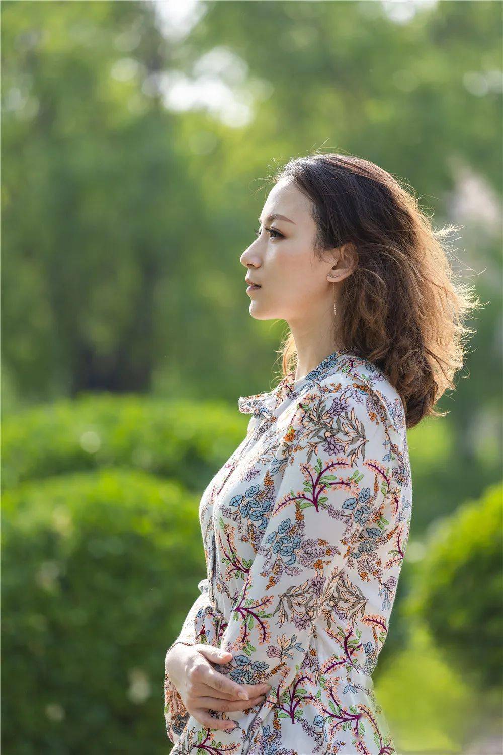 欧阳珊珊她也是中国第一位女子健美操世界冠军的获得者,是国际级运动