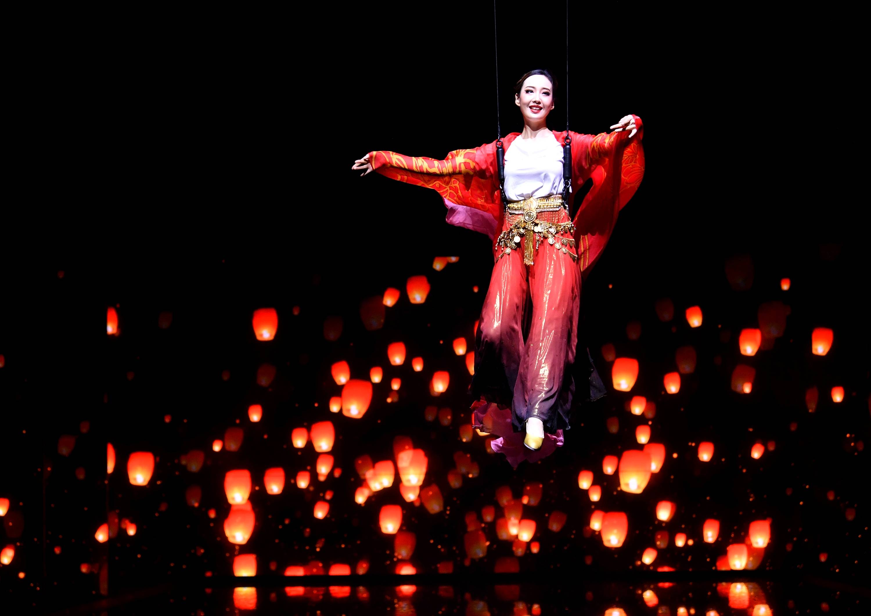 舞台剧《西安千古情》首演_新华社