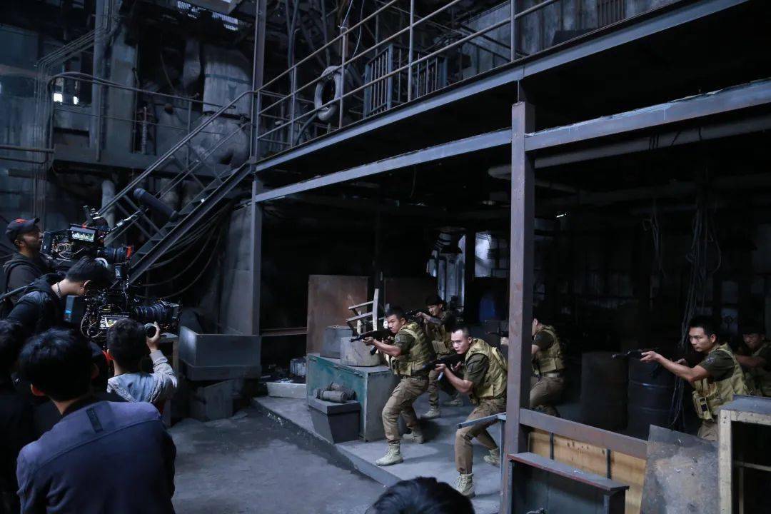 后传,讲述了三个骗子被骗子骗了的故事,在骗中骗,局中局,笑中笑之间