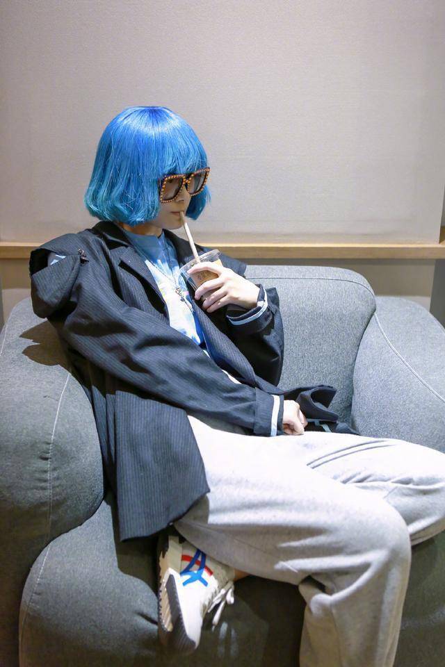 李宇春鬼马cos蓝精灵为姐姐制作主题曲歌词霸道不愧是姐