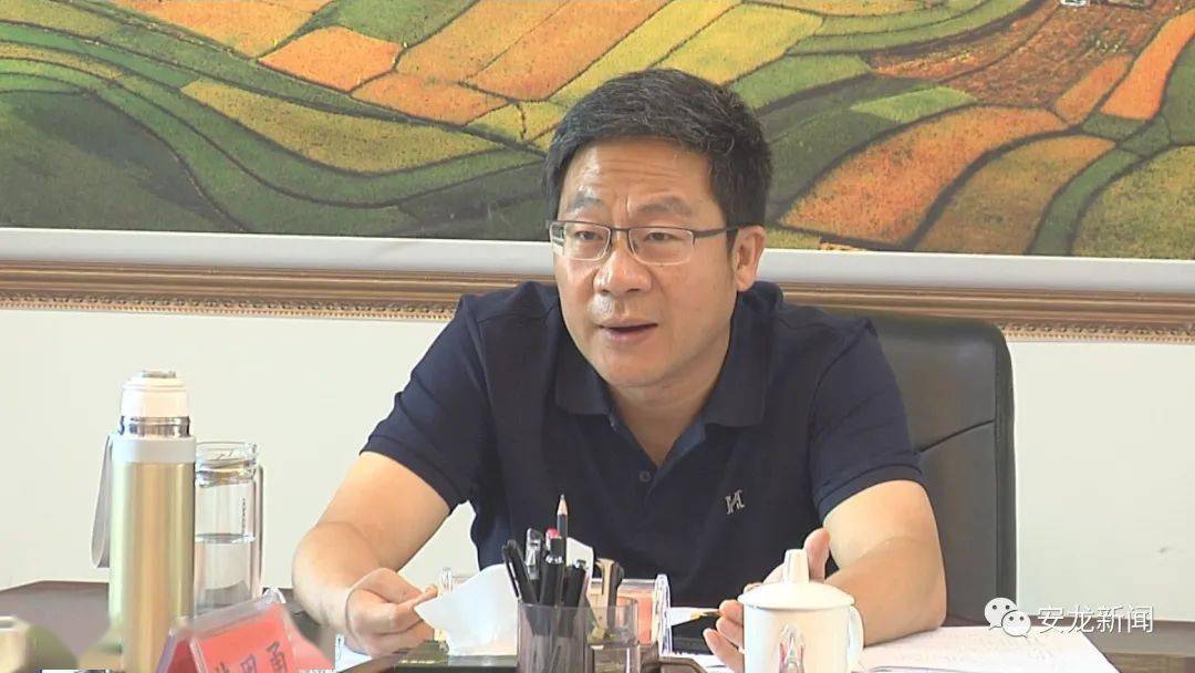 6月20日,州人大常委会副主任,安龙县委书记钱正浩主持召开县委专题
