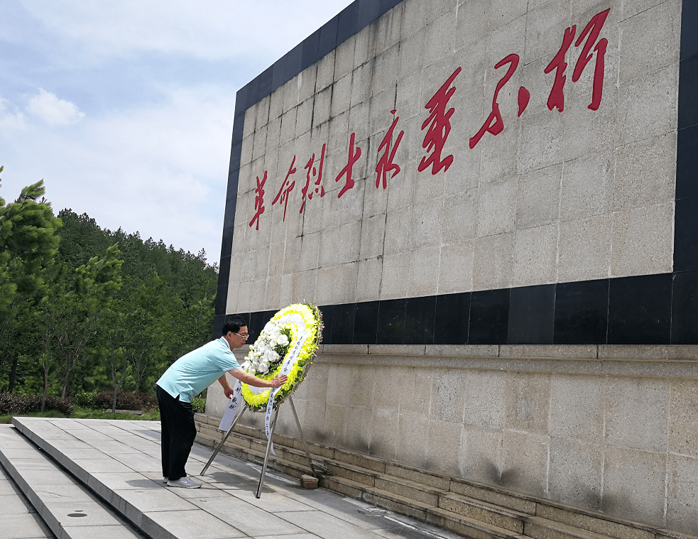 重温入党誓词列队整齐【第一站: 东固革命烈士陵园】