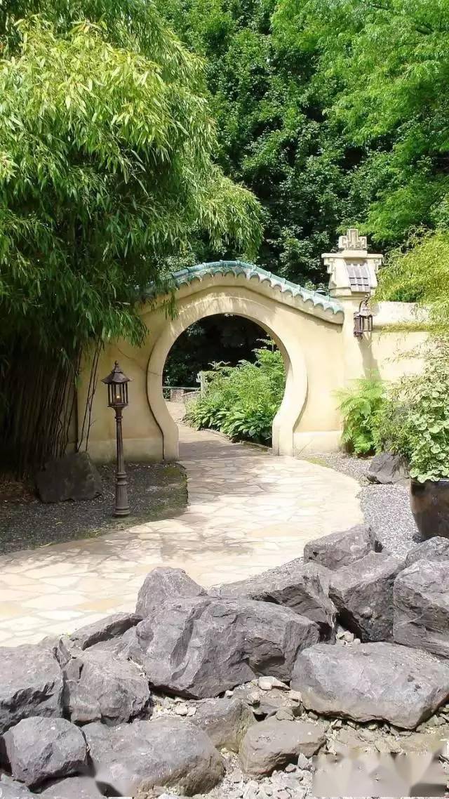 圆形洞门带给园林的框景视角
