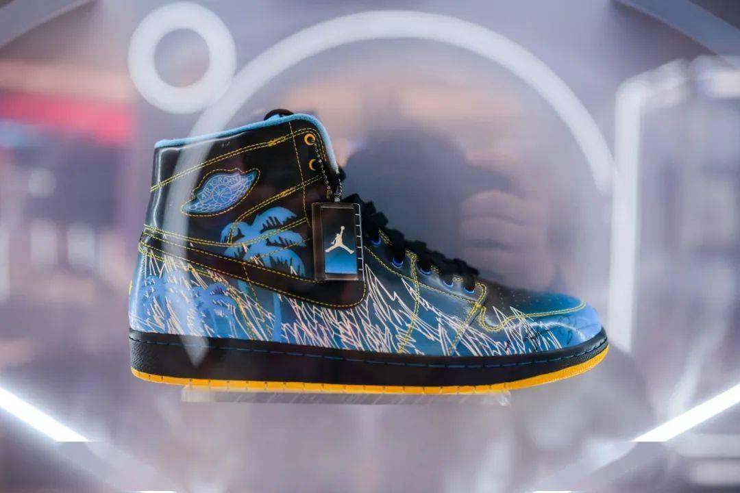 重庆来福士放招潮流aj展进行时15双aj免费抽