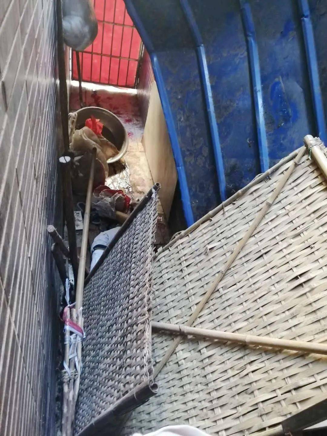 南充这里某小区一男子坠楼死亡