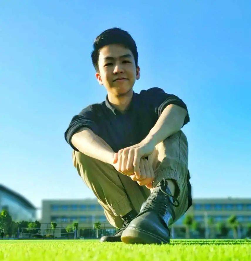 人物专访颜杰认真专注遨游在设计的世界