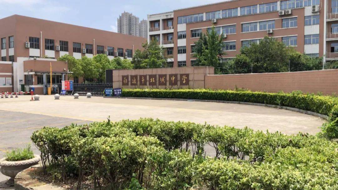 中午,记者来到北城中学北门处,看到没什么人.