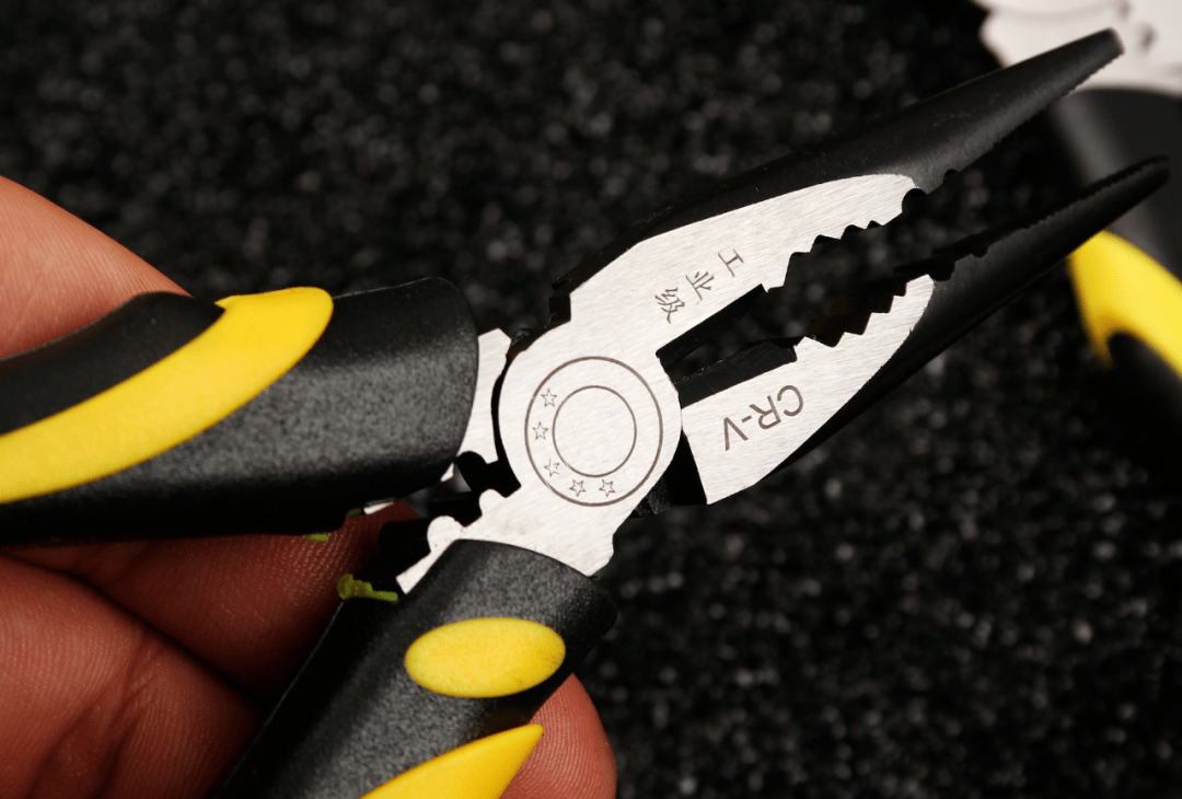 87岁大爷一气之下拿钳子拔痛牙,差点要了命