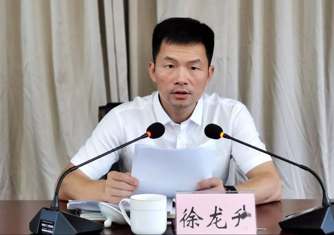 龙港部署扶贫领域专项督查和公职人员两违专项整治工作