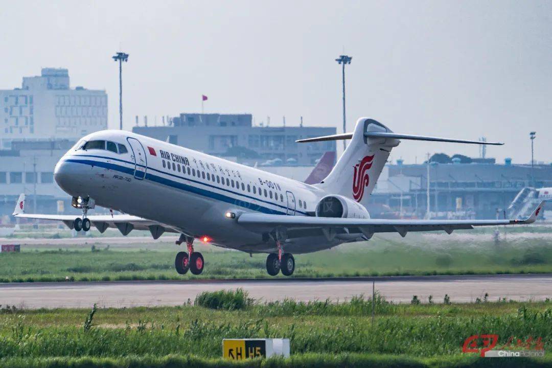 三女同嫁阿娇正式入编三大航