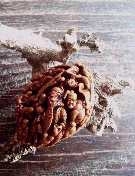 一核一世界,现代核雕惊人之作!