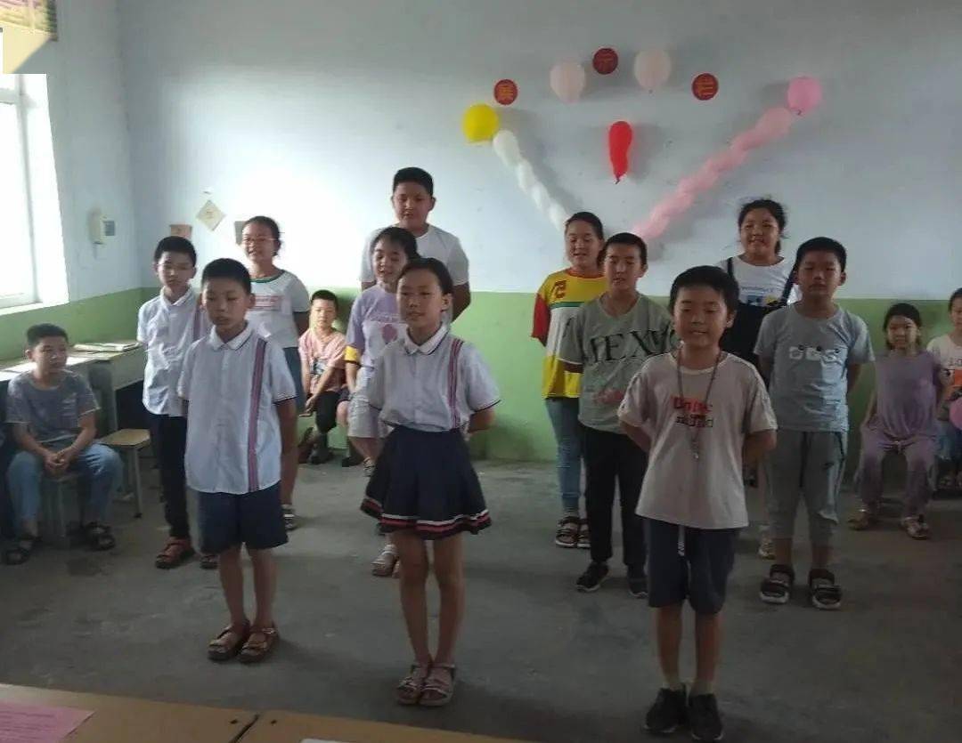 南阳学校举办毕业联欢会活动