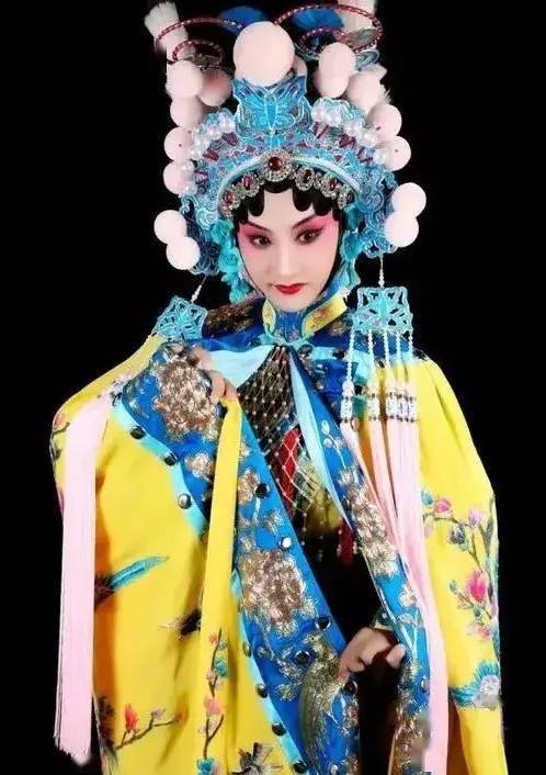 《鬓边不是海棠红》电视剧引发热议:学京剧的孩子,有什么不一样?