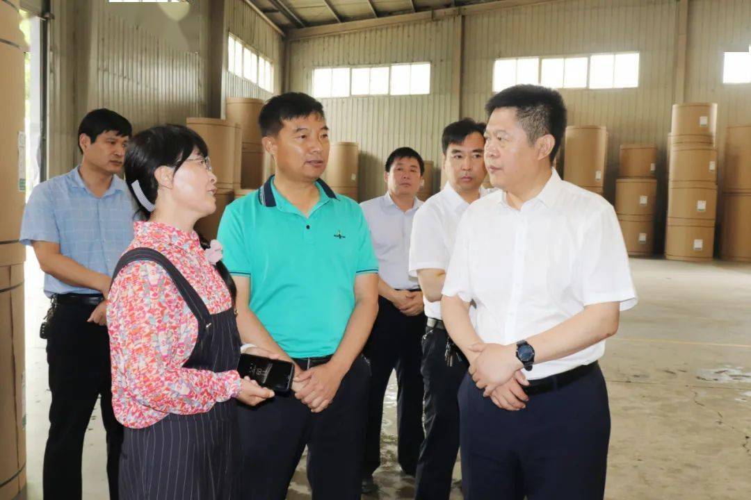 6月30日,县委书记张士民,县委常委,办公室主任魏晓峰带领县发改局相关