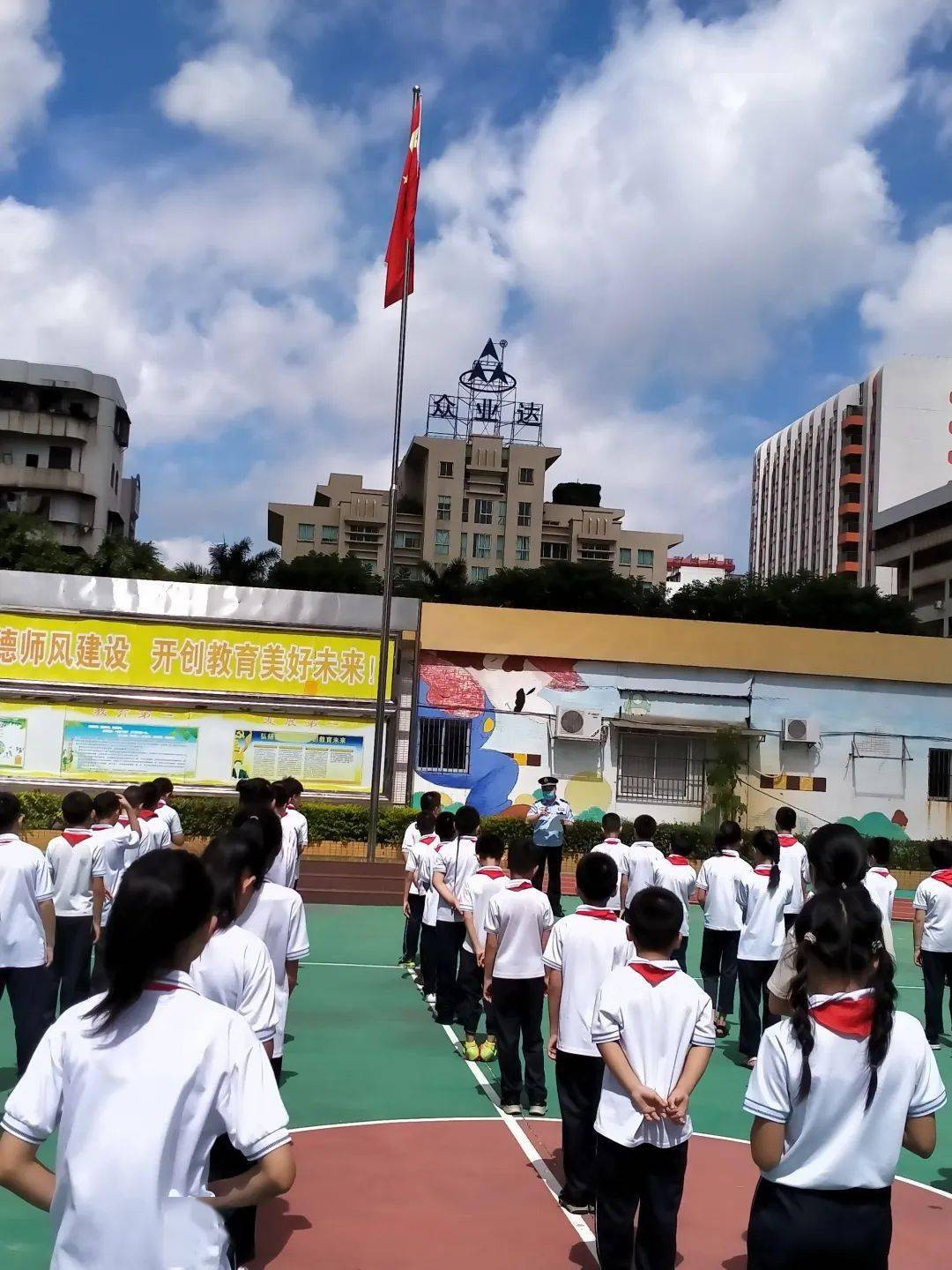 居安思危知行合一记碧华实验学校安全生产月系列活动