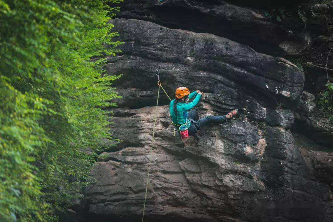 风向标登山队2020年7月攀岩,速降活动计划表_费用