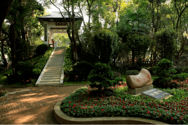 "惺园",虽然没有什么太出名的景点,但是在抚州一中环境简直好的没话说